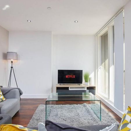 Lovely Apartment - Private Parking - Stadium Views Manchester Dış mekan fotoğraf