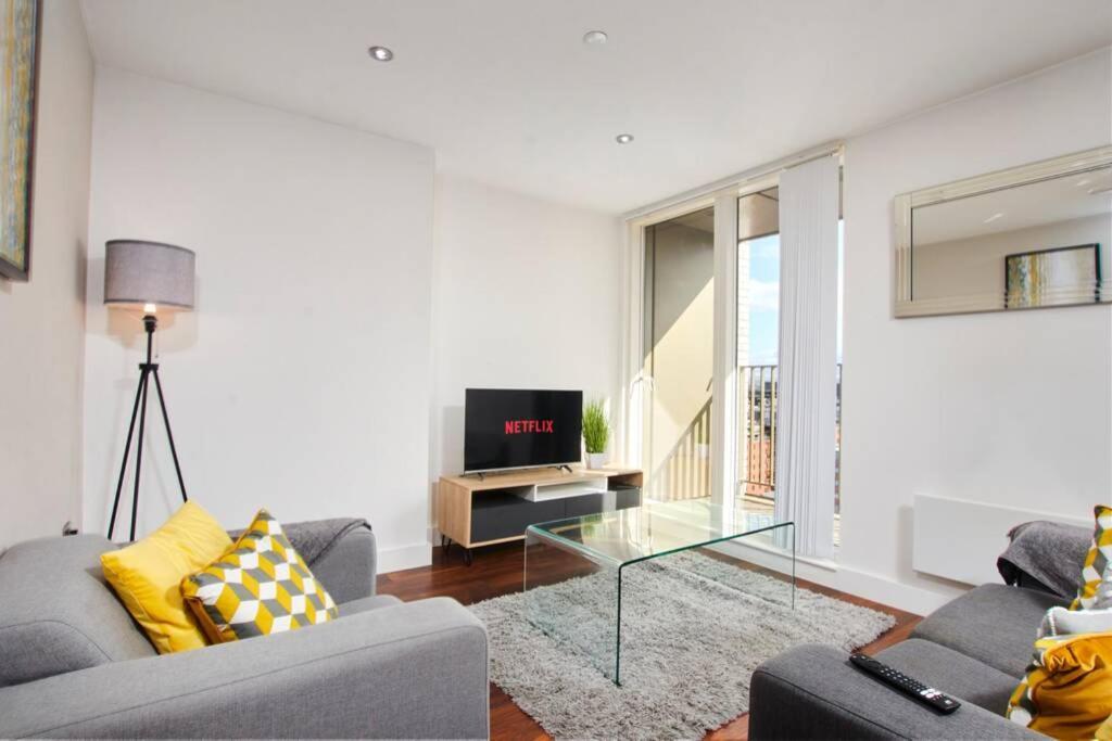 Lovely Apartment - Private Parking - Stadium Views Manchester Dış mekan fotoğraf