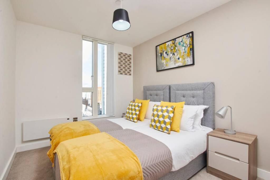 Lovely Apartment - Private Parking - Stadium Views Manchester Dış mekan fotoğraf