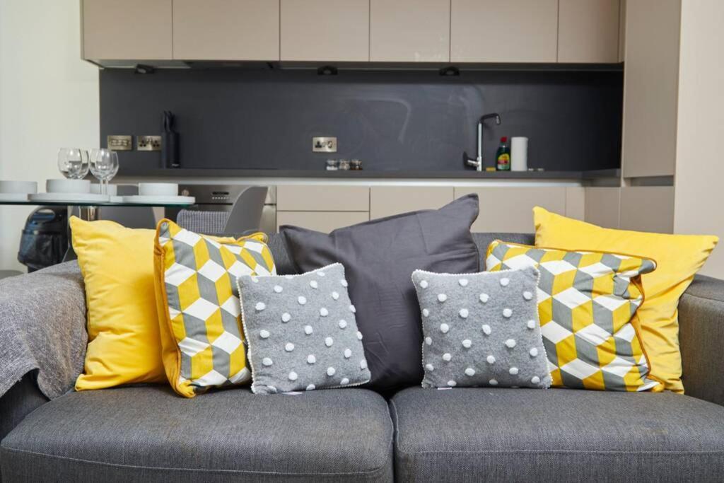 Lovely Apartment - Private Parking - Stadium Views Manchester Dış mekan fotoğraf