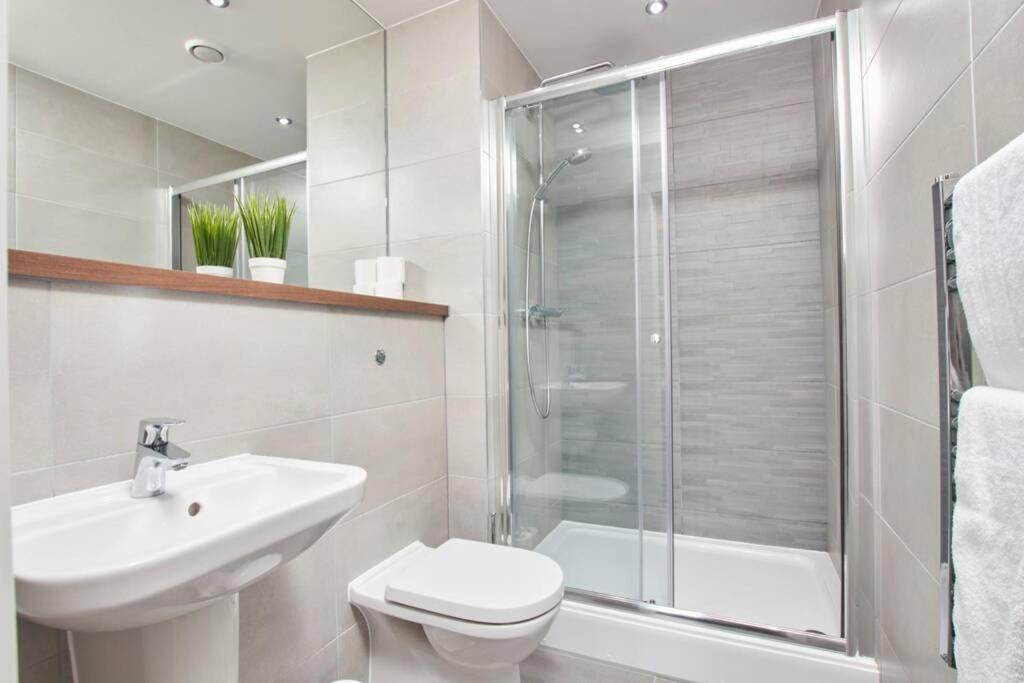 Lovely Apartment - Private Parking - Stadium Views Manchester Dış mekan fotoğraf