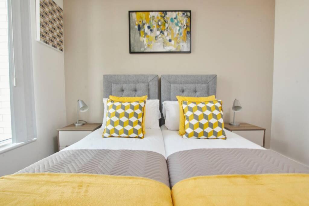 Lovely Apartment - Private Parking - Stadium Views Manchester Dış mekan fotoğraf