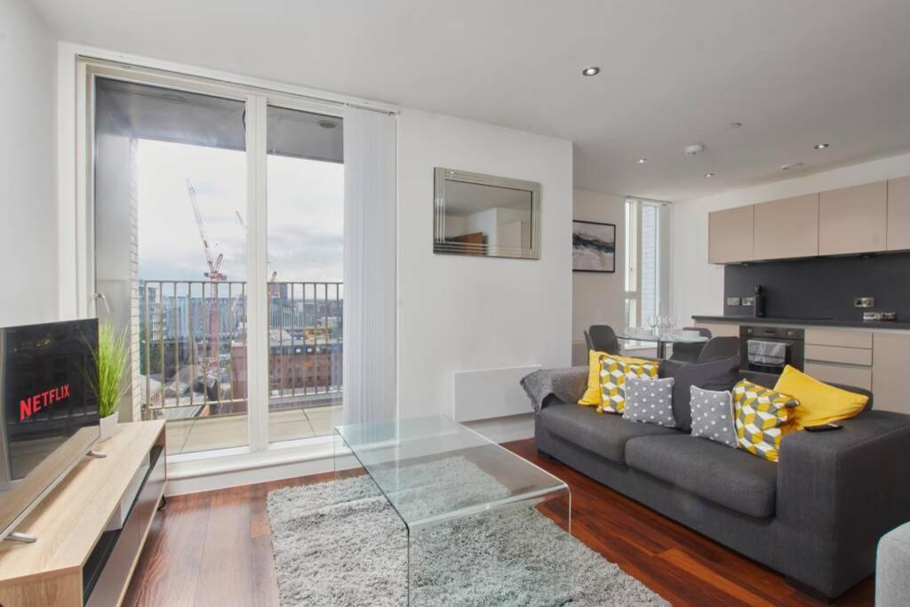 Lovely Apartment - Private Parking - Stadium Views Manchester Dış mekan fotoğraf