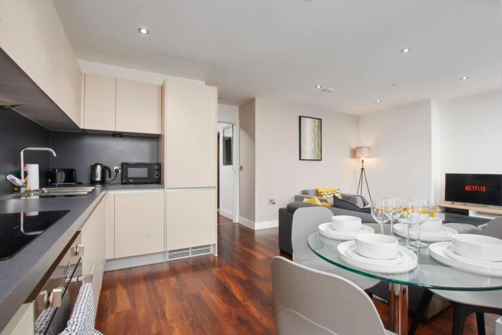 Lovely Apartment - Private Parking - Stadium Views Manchester Dış mekan fotoğraf