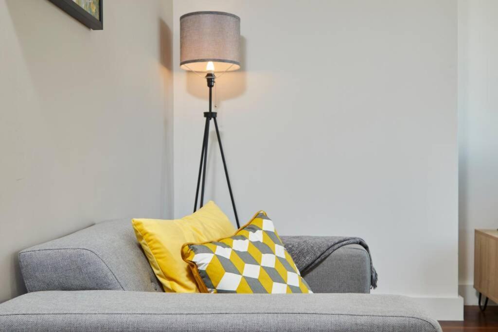 Lovely Apartment - Private Parking - Stadium Views Manchester Dış mekan fotoğraf