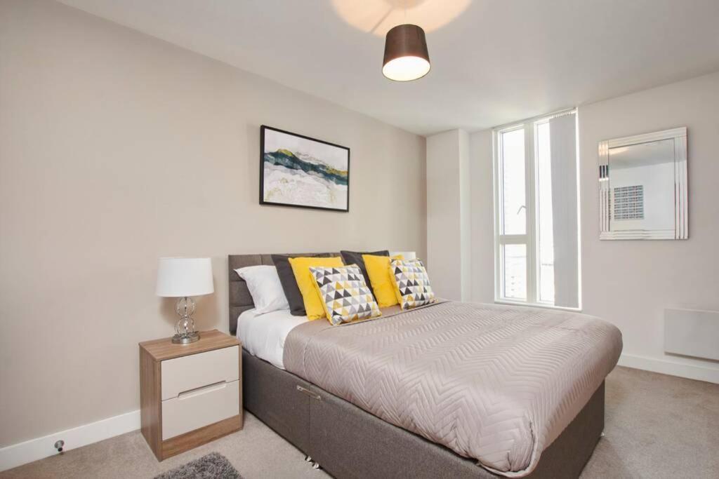 Lovely Apartment - Private Parking - Stadium Views Manchester Dış mekan fotoğraf