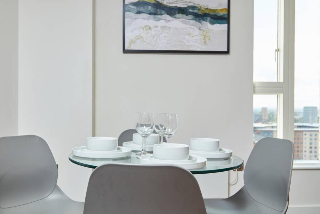 Lovely Apartment - Private Parking - Stadium Views Manchester Dış mekan fotoğraf