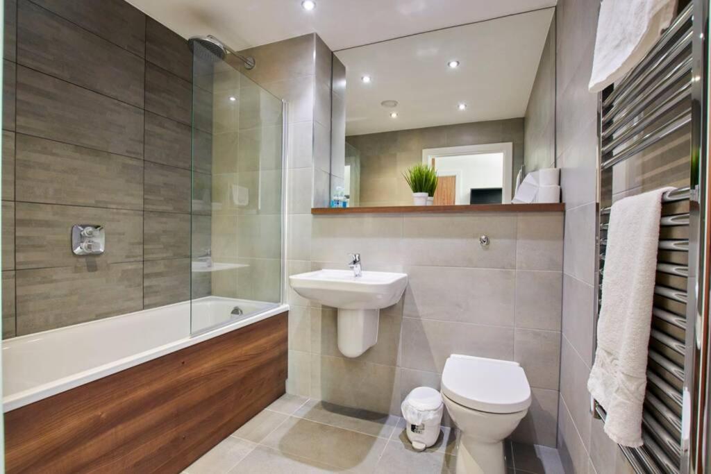 Lovely Apartment - Private Parking - Stadium Views Manchester Dış mekan fotoğraf